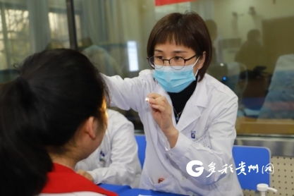 2歲娃看電視變近視眼，專家疾呼 嬰幼兒應(yīng)遠離屏幕，從源頭守護明亮雙眼